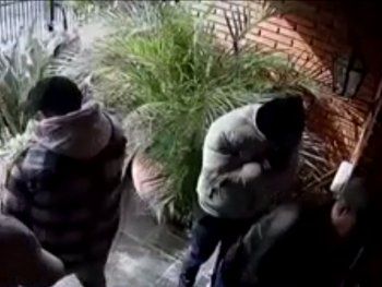 Video: ocho ladrones intentaron entrar a robar a una casa en Caballito