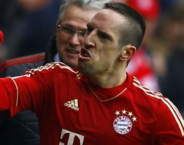 Entró al vestuario y casi termina a las piñas con los jugadores