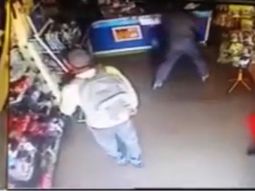 asaltaron una farmacia, con termo y mate bajo el brazo asaltaron una farmacia, con termo y mate bajo el brazo