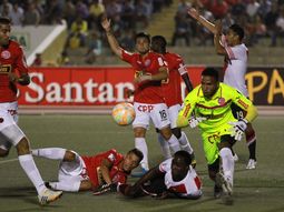 un arbitro chileno para el duelo decisivo entre river y juan aurich un arbitro chileno para el duelo decisivo entre river y juan aurich