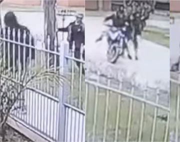 La interceptaron dos motochorros