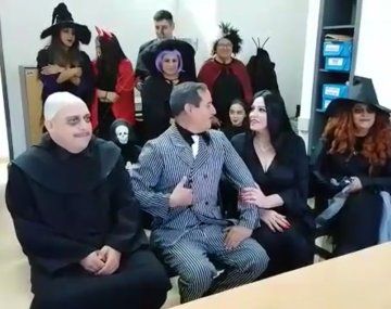 Neuquén: se casaron disfrazados de Los locos Addams