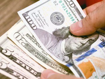 Un estudio del MIT advierte que la dolarización que propone Milei es inviable