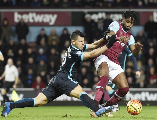 El Kun Agüero hizo dos goles y salvó al Manchester City
