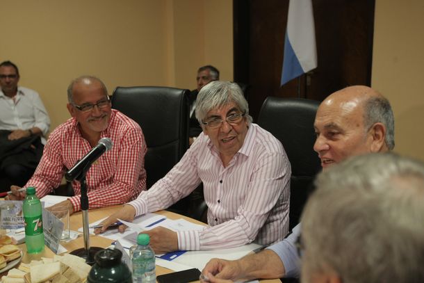 Moyano prepara un gran acto en la CGT, cinco días antes del balotaje presidencial