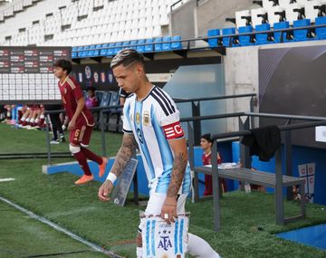 Quién es Simón Escobar, el pibe de Vélez que puede quedar detrás de Diego Maradona en la Selección Argentina