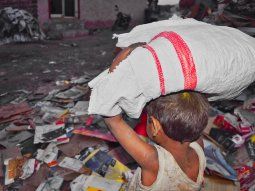 Alrededor de 160.000 niños y niñas son pobres en Uruguay. Alrededor de 160.000 niños y niñas son pobres en Uruguay.