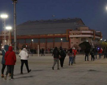 Neuquén: hasta cuatro cuadras de fila por la vacunación a demanda