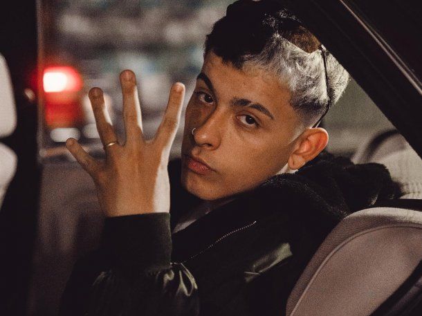 Trueno cantó en Inglaterra y recordó que las Islas Malvinas son argentinas