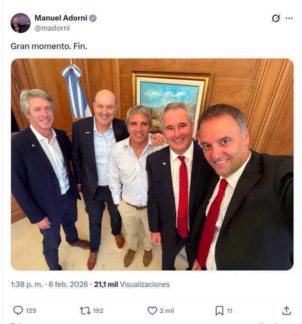 Manuel Adorni compartió la foto del festejo libertario Manuel Adorni compartió la foto del festejo libertario