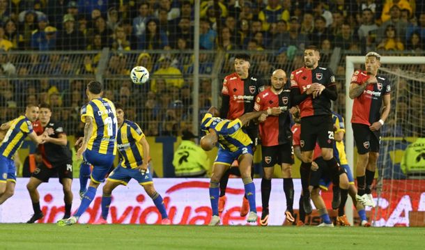 Un ex árbitro aseguró que el golazo de Di María en el clásico rosarino debió ser anulado