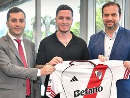 la promesa que anibal moreno hizo hace casi una decada y cumplio al llegar a river la promesa que anibal moreno hizo hace casi una decada y cumplio al llegar a river