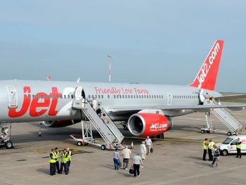 Un avión aterrizó de emergencia porque no tenían agua para el café