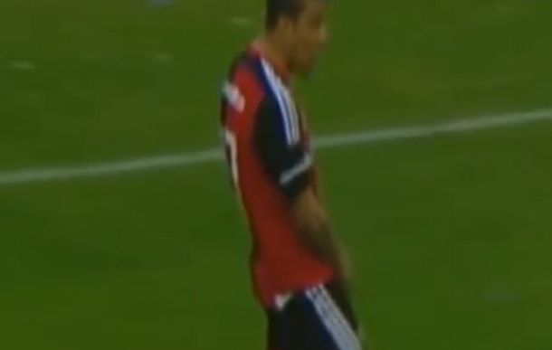 VIDEO: Newells eliminó a Central y Tevez se agarró los testículos en el festejo