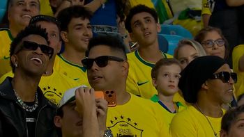 insolito: tres hinchas identicos a figuras de brasil revolucionaron el maracana insolito: tres hinchas identicos a figuras de brasil revolucionaron el maracana
