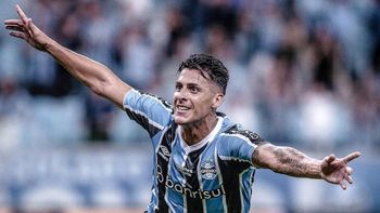 pavon sorprende como lateral en gremio y lo compararon con una leyenda de brasil pavon sorprende como lateral en gremio y lo compararon con una leyenda de brasil