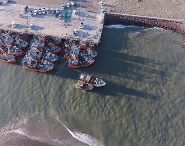 Dos barcos protagonizan un insólito piquete en Chubut