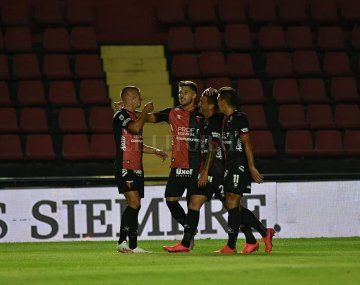 Colón le ganó a Arsenal y clasificó a cuartos de final