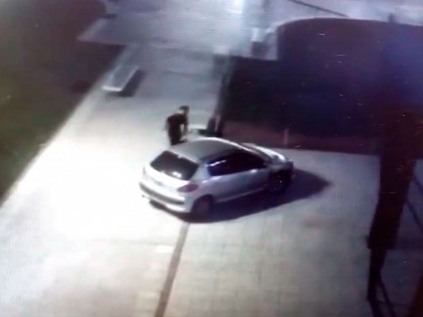 Conductor borracho se subió con un auto a la Plaza del Congreso