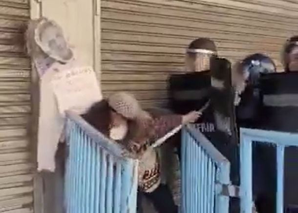 policía córdoba reprime mujer