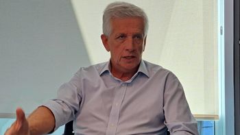 El presidente de la Confederación de Cámaras Empresariales del Uruguay, Diego ONeill, llamó a eliminar el déficit fiscal. El presidente de la Confederación de Cámaras Empresariales del Uruguay, Diego ONeill, llamó a eliminar el déficit fiscal.