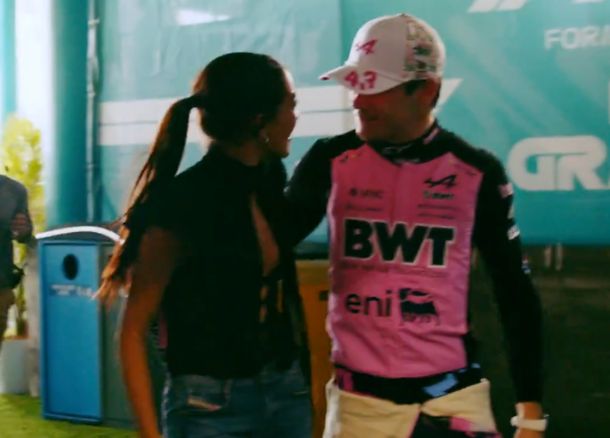 Franco Colapinto y su novia Maia Reficco en el Gran Premio de Miami.