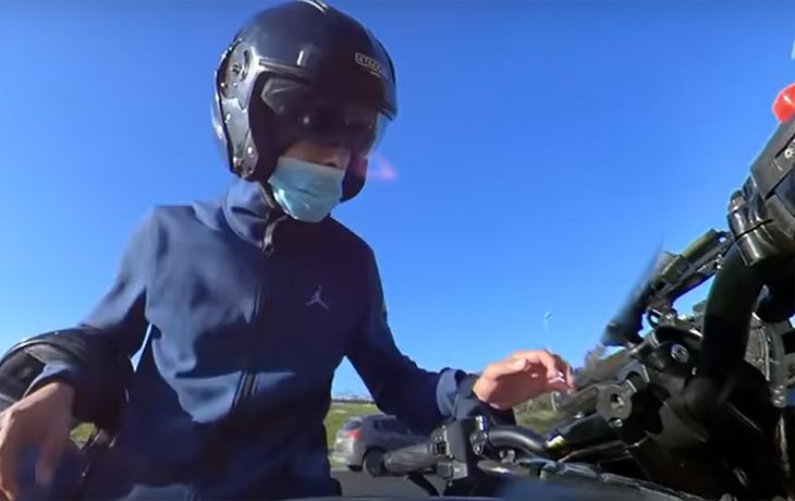 Motociclista grabó el momento en el que le roban su moto en la Panamericana