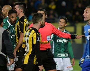 Ésta es la brutal pelea por la que suspendieron a Nahitan Nández