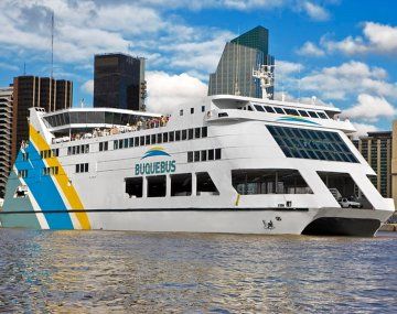 Prohíben navegar a barco de Buquebus por penoso estado