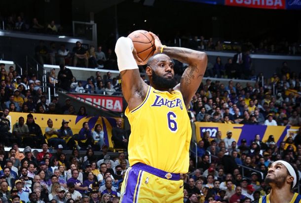 Playoffs NBA: Los Angeles Lakers venció a Golden State Warriors en un partidazo y quedó a un juego de la final de Conferencia