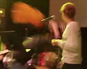 Se cansa de lo mala que era su banda y se fue con demasiada violencia