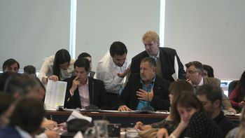 sin la presencia de los gremios ni del fpv diputados comenzo a debatir la ley antidespidos sin la presencia de los gremios ni del fpv diputados comenzo a debatir la ley antidespidos