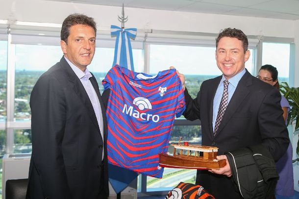 Massa se reunió con el embajador de los EE.UU. y hablaron de Nisman