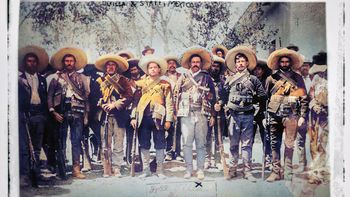 Se acuerda, en 1913, otorgar el mando único de la División del Norte a Francisco Villa. Se acuerda, en 1913, otorgar el mando único de la División del Norte a Francisco Villa.