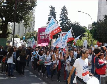 Los docentes se movilizan en La Plata