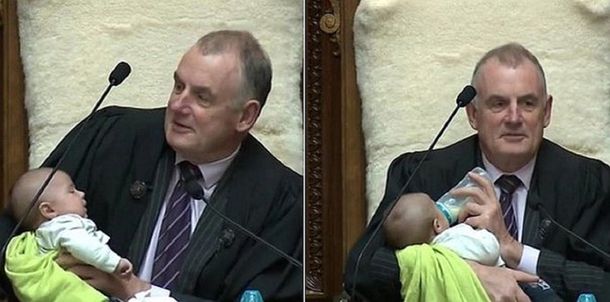 Nueva Zelanda: el presidente del Parlamento cuidó a un bebé de un diputado en pleno debate