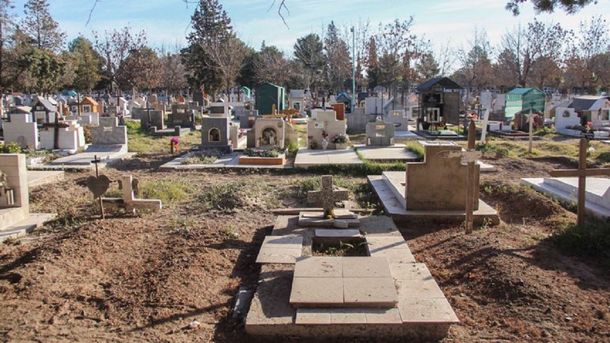 Cementerio Centenario en Neuquén - Crédito: lmneuquen