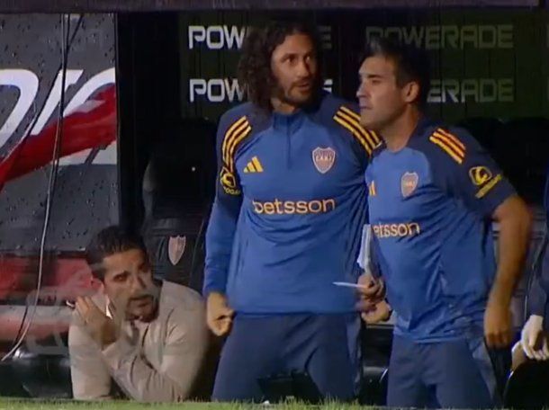 La desesperación de Gago en la derrota ante Newells: el pedido de auxilio a Coloccini