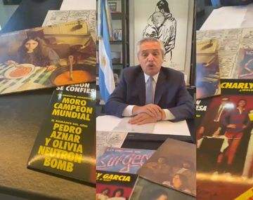 Alberto saludó a Charly García y mostró discos de su colección