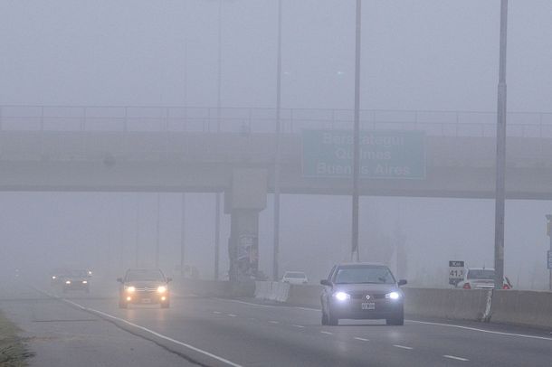 Densos bancos de niebla complican los accesos