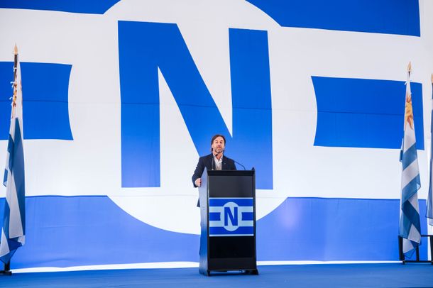 El presidente Luis Lacalle Pou encabezó el acto donde se inauguró la nueva terminal de graneles líquidos en Nueva Palmira.