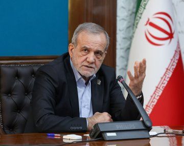 El presidente de Irán, Masoud Pezeshkian, anunció la suspensión inmediata de los ataques y lanzamientos de misiles contra los países vecinos.