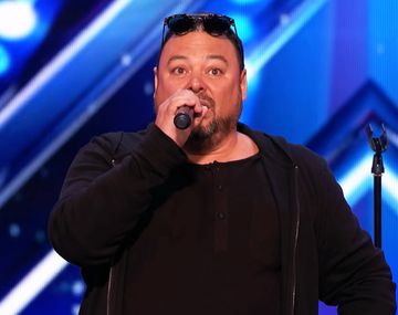Carlos De Antonis es tenor
