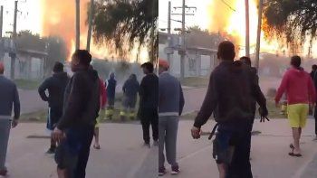 Las llamas comenzaron en un local ubicado en la ciudad de Mariano Acosta. Las llamas comenzaron en un local ubicado en la ciudad de Mariano Acosta.