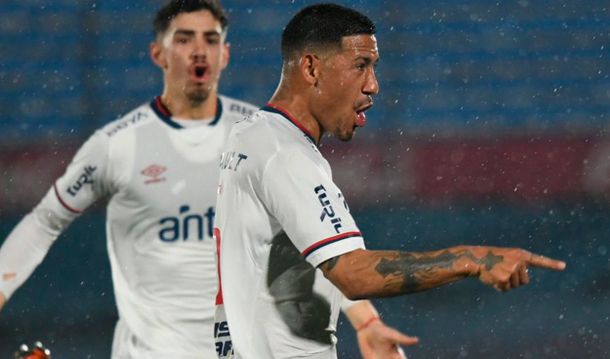Nacional de Montevideo recibe a Luis Suárez como campeón
