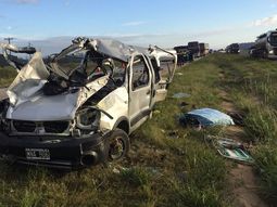 Seis personas murieron en un choque entre un auto y un colectivo de larga distancia