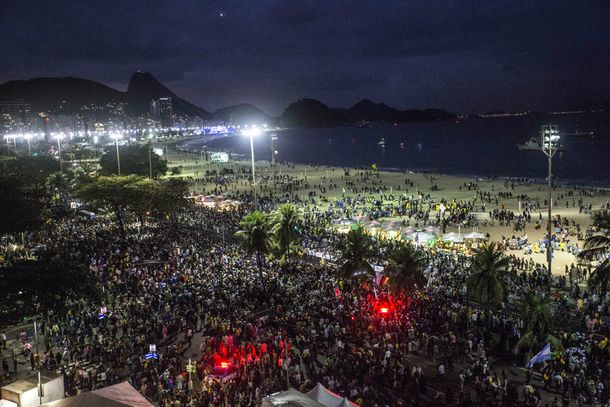 Cientos de miles de jóvenes dieron la bienvenida al Papa
