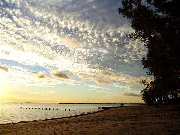 Las playas de Carmelo son perfectas para observar la puesta del sol. Las playas de Carmelo son perfectas para observar la puesta del sol.