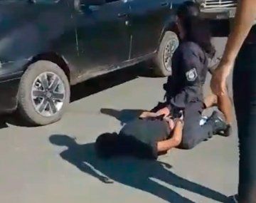 Vecinos golpearon a delincuente que apuntó a una nena y robó un celular