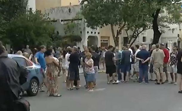 Un nene pelea por su vida tras recibir un tiro en la cabeza por dos motochorros durante un robo en Flores.